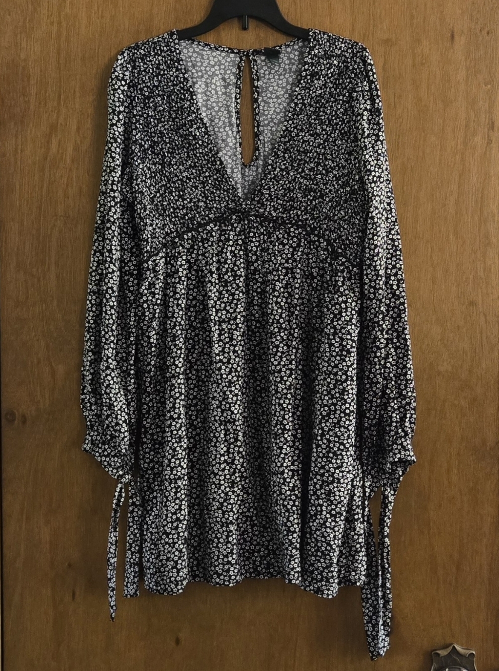wild fable Black and White Floral V-Neck Long Sleeve Mini Dress